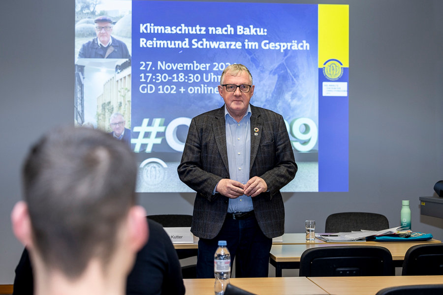 Prof. Dr. Reimund Schwarze bei IFES-Veranstaltung