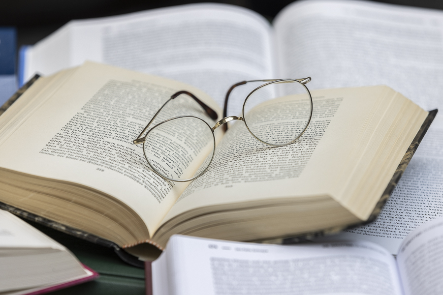 offene Bücher, Brillen offene Bücher, Brillen